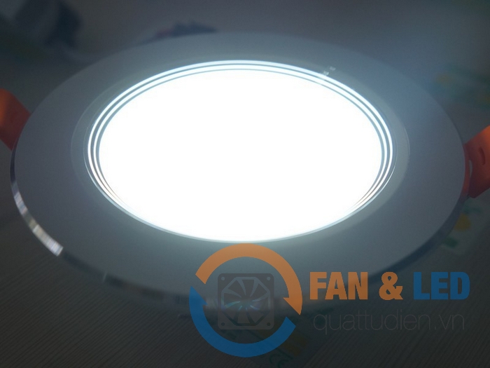 Đèn LED âm trần 7W tròn, nhôm, 3 chế độ lúc đang sử dụng